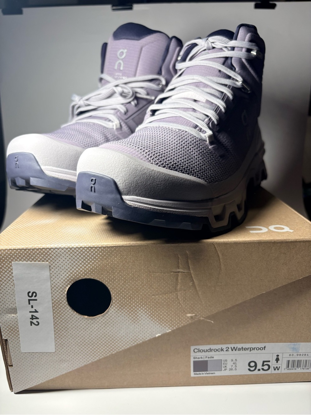 On Running Women size 9.5 Cloudrock Waterproof Mid-Top Hiking Boot Lavender Gray - Picture 14 of 14